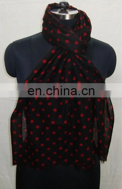 Shawl with dot prints