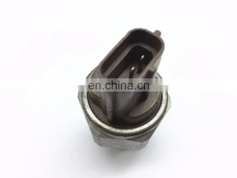 Fuel Rail Pressure Sensor For Ni-ssan Navara D40 2.5 DCI 499000-6131 4990006131