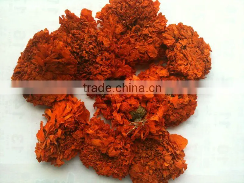 dried marigold flowers