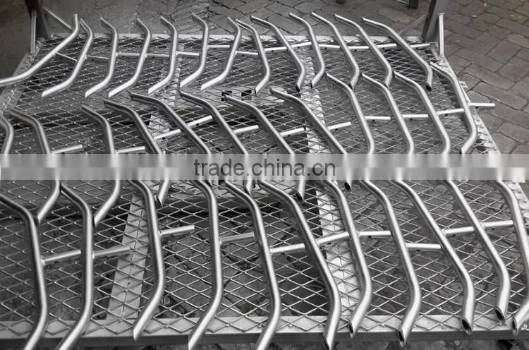 galvanized hook and link connected temporary Barrier