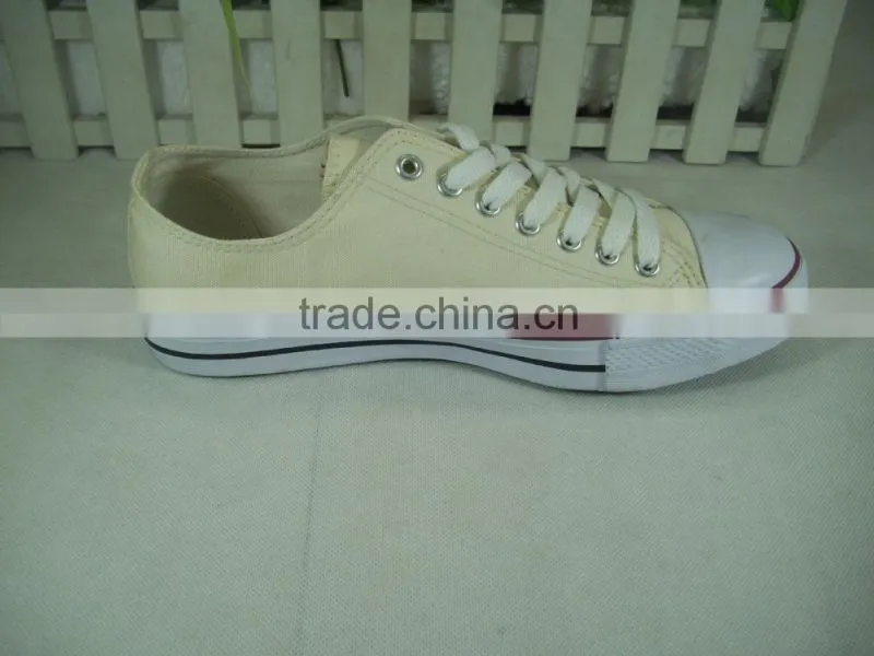 Cheapest Vulcanized Canvas Shoe/Classic shoes /Football Shoe