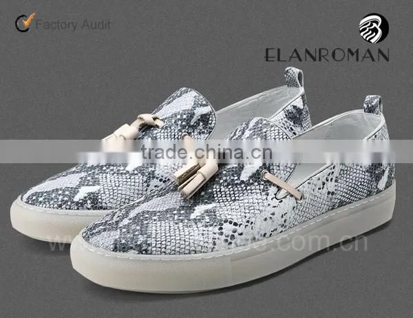 Vintage casual fancy men loafer shoes with python leather embossing shoes