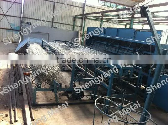 China galvanized chain link fence with barbed wire