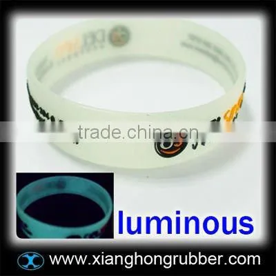 Custom embossed logo silicone bracelet