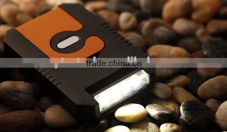 Specail metal keychain design sun power solar charger