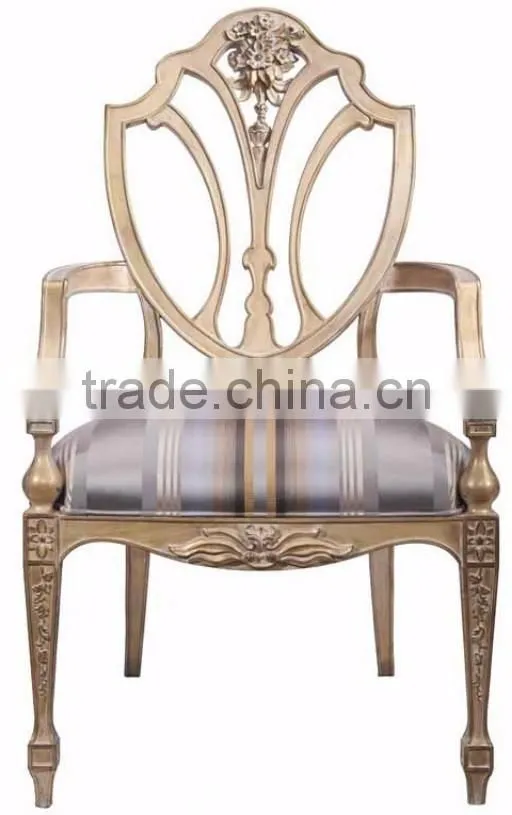 Classic Elegant European Style Antique White Tufted Chaise Lounge with Golden Floral Decorations BF12-04264d