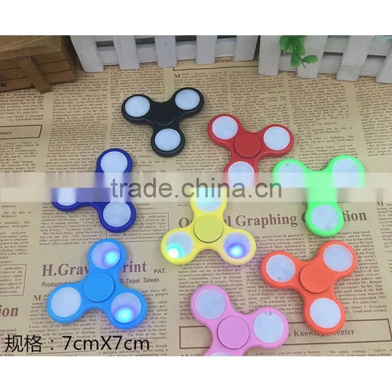 2017 hot fashion fidget spinner toy Adult fidget toys flashing led hand spinner