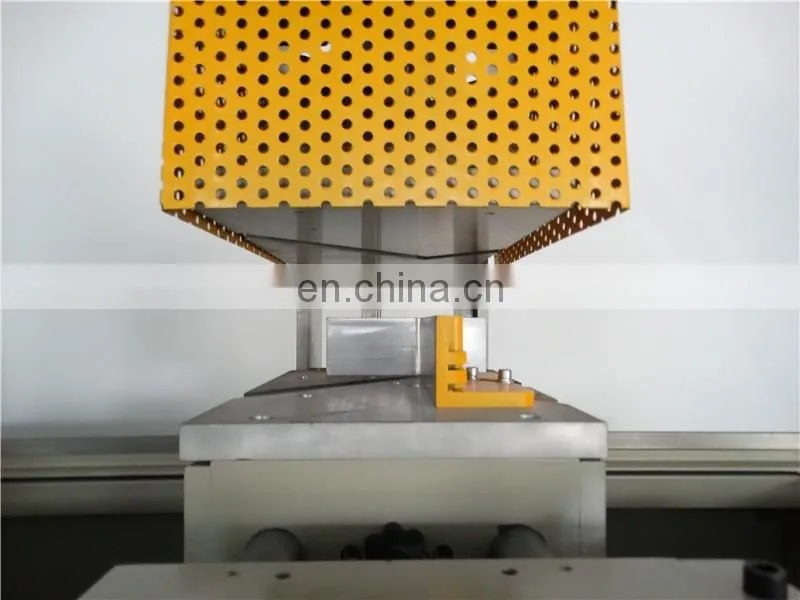 UPVC Window Door Assemble Machinery 4 head welding machine for pvc window door