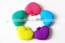 Cute silicone coin purse for girls,heart shape purse hook for younga ladies