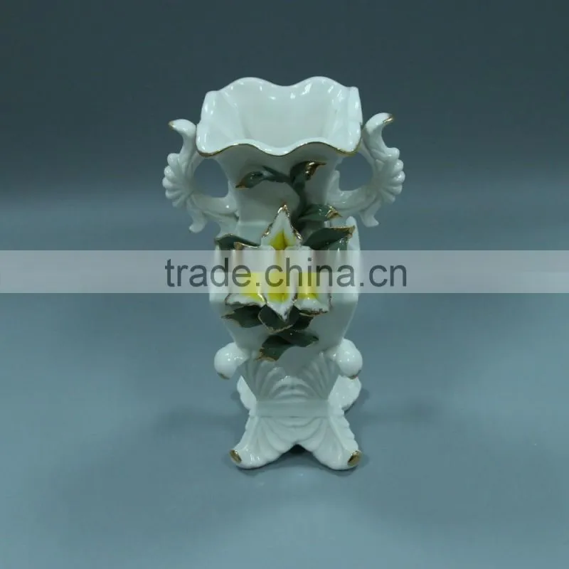 White high glazed ceramic flower vase