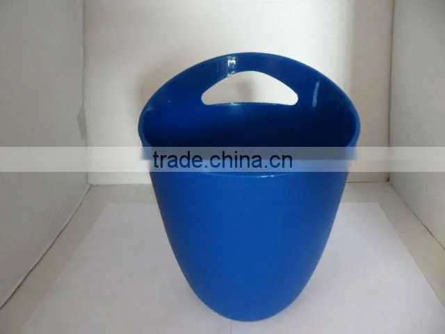 Plastic ice bucket