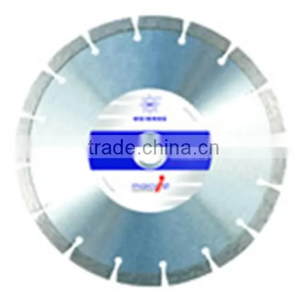 Segmented diamond blade for dry cutting