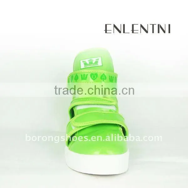 Chinese manufacturers wholesale men's fashion leisure sports shoes
