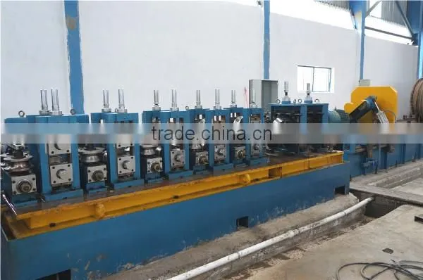 Straight line welded pipe making machine