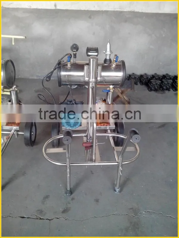 Vacuum pump milking machine