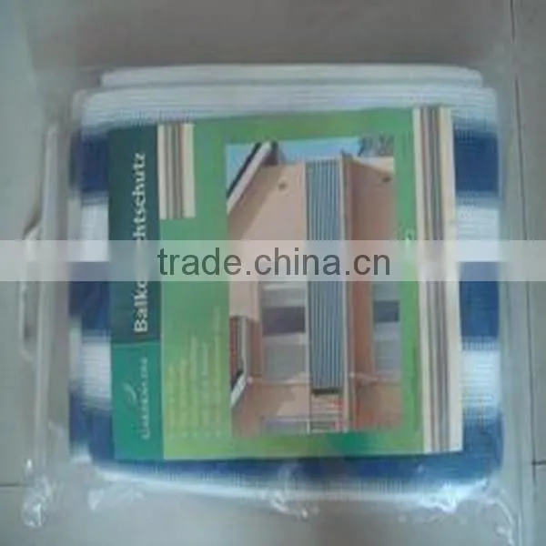 foldable windbreak net with eyelets and rope