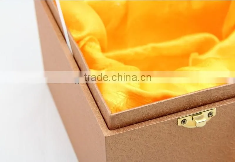 Beautiful wooden wine box with satin made in China factory