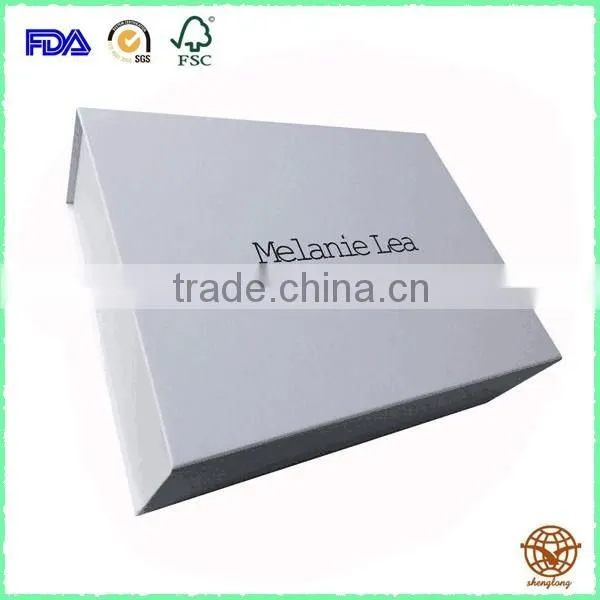 White foldable magnetic cardboard box