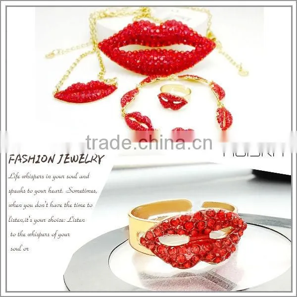 Fashion Trend Full Crystal Red Clip Shaped Ring