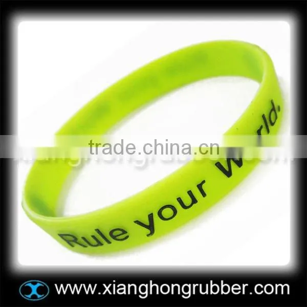 Custom embossed logo silicone bracelet