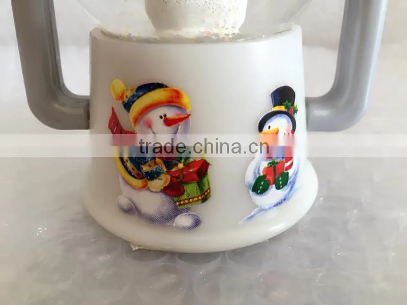 2015 Resin Snow Man Latern Design Led Handmade Christmas Snow Globe by China Supplier