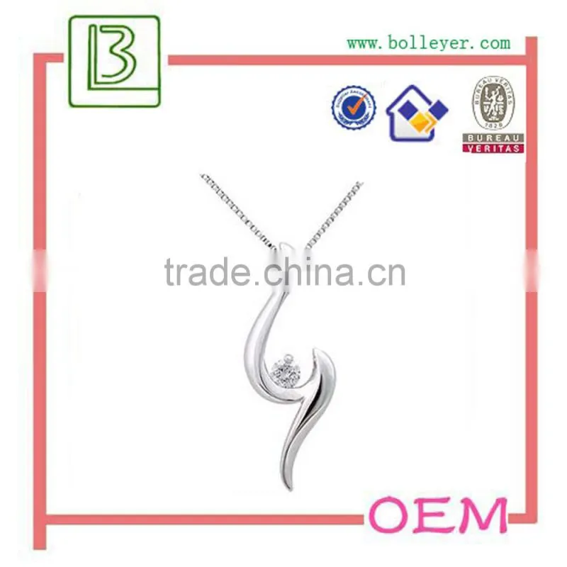 Round Shaped Flower With Diamonds Hollow Out Necklace Gold Jewelry