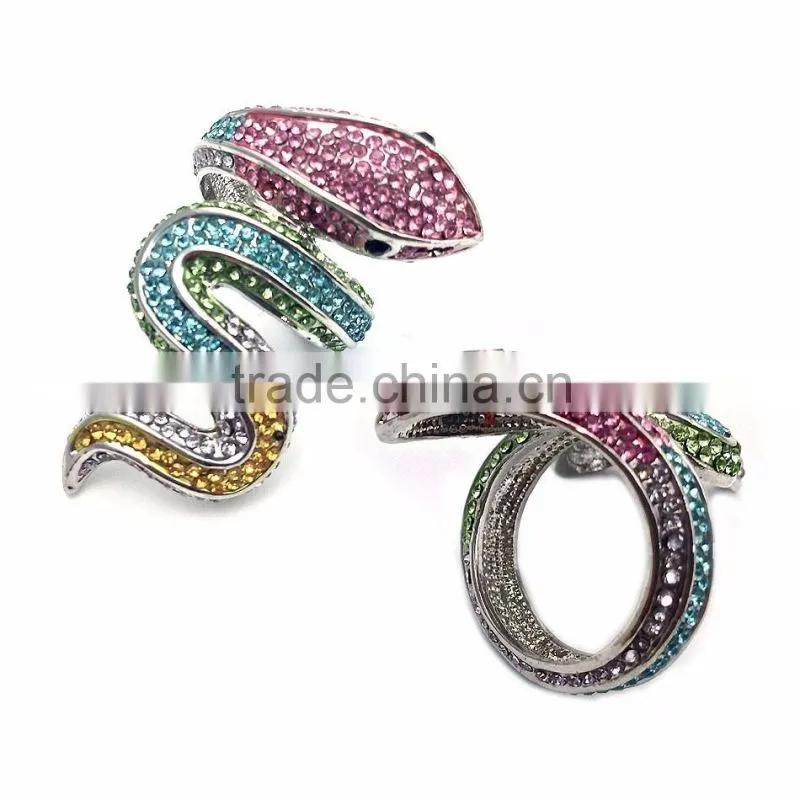 beautiful impressive ring with brightly coloured fashion coloured stones ring