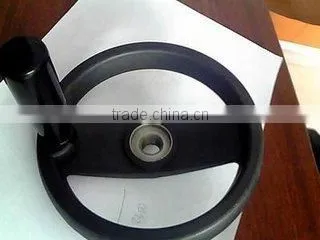 The witha folded handle with double-spoke wheel