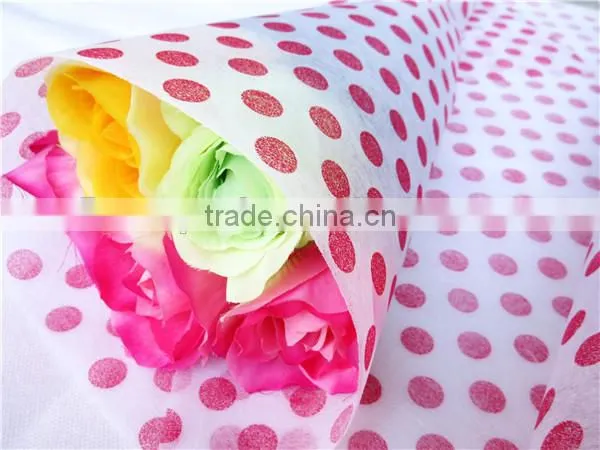 Cloudy style non-woven wrap roll