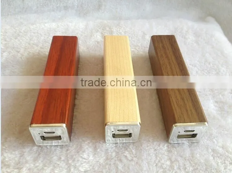 Wooden material cylindrical shape 2600mAh mobile powerbank charger with laser engraving logo as premium promotion gift