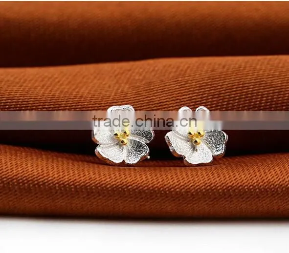 Fashion Elegant Women Cute Gold Silver Plated Daisy Flower Crystal Stud Earrings