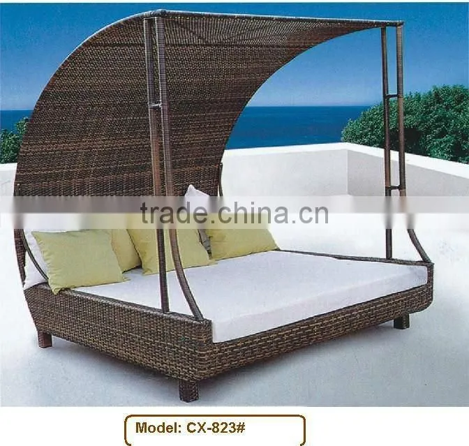 wicker sunlounge
