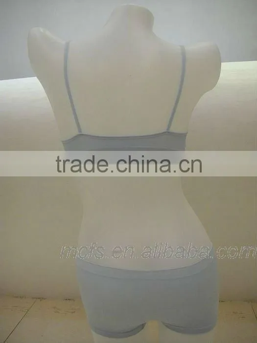 Comfortable women's seamless bra set