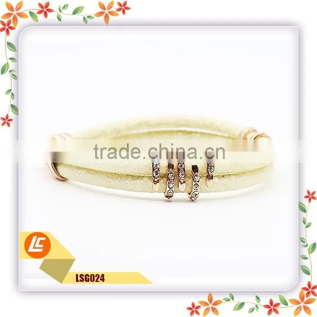 Luxucy Fashion White Stingray Fish Skin Bracelet With Rhinestone