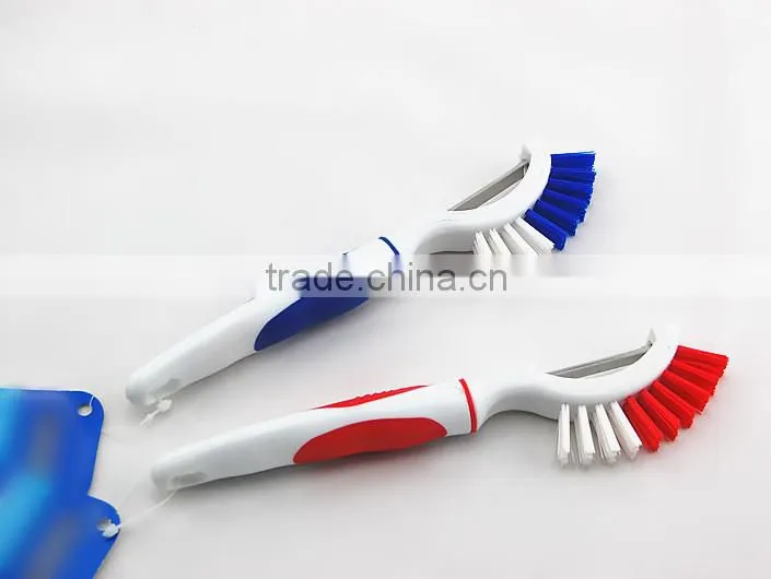 Plastic Brush With Peeler