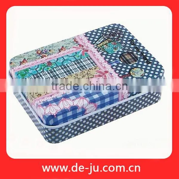 Couple Printing Red Flower Shape Wedding Invitation Tin Box