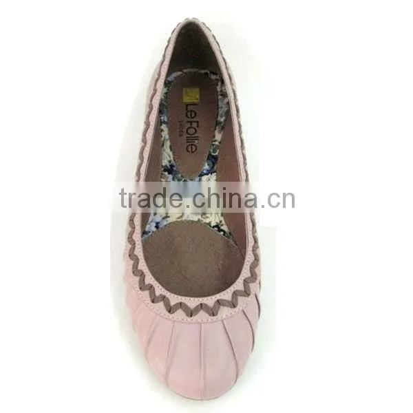 pictures of women flat shoes