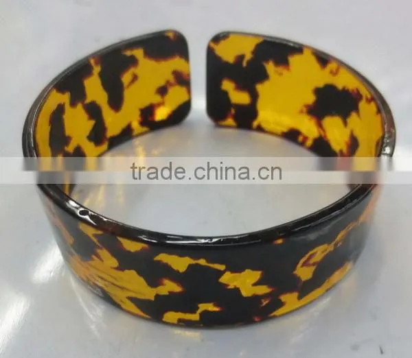 Wide bangle turtoise color resin material cuff bangle new trending jewelry