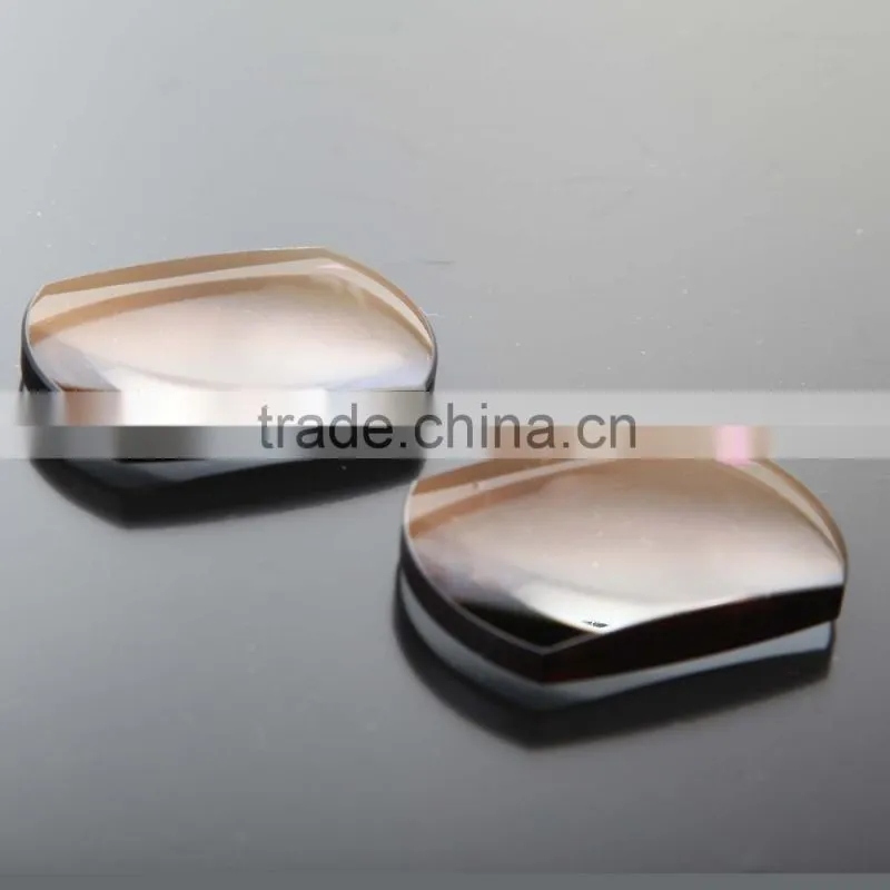 Customized optical lens for projectors