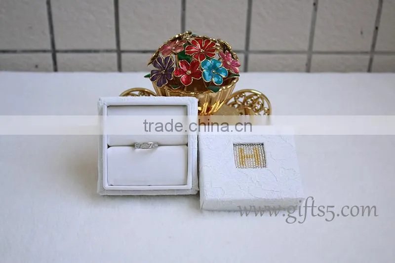 Wholesale wedding ring holder engagement ring boxes with beaded name plate of H