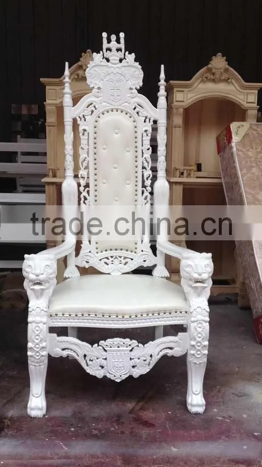 wedding stage bride and groom king and queen chairs