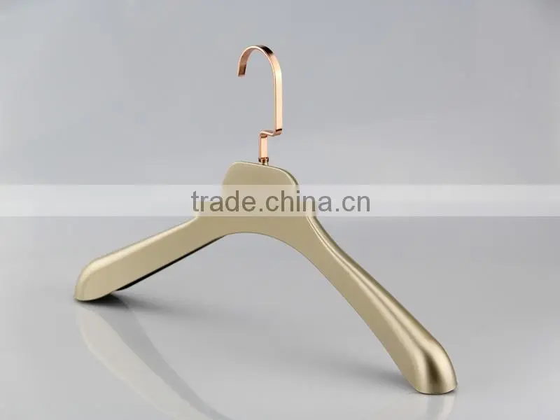 2016 fashion plastic electronic plated hanger with antislip notch