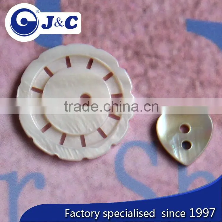fish shape of river shell buttons