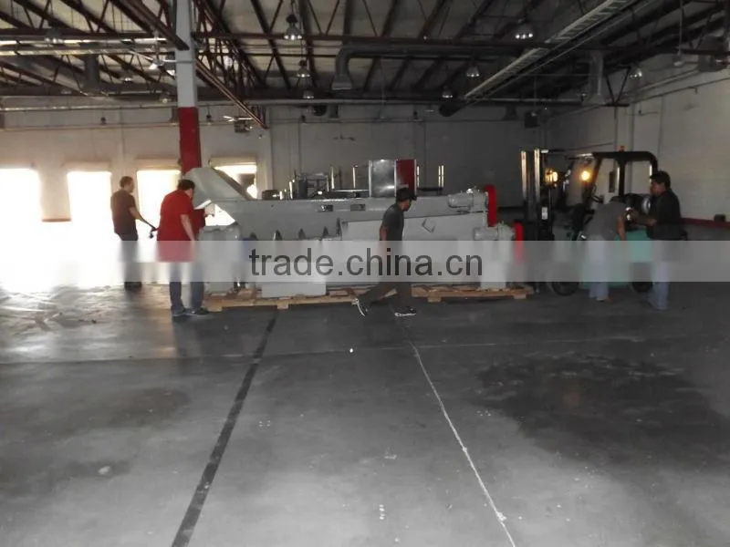 Plastic recycling machine
