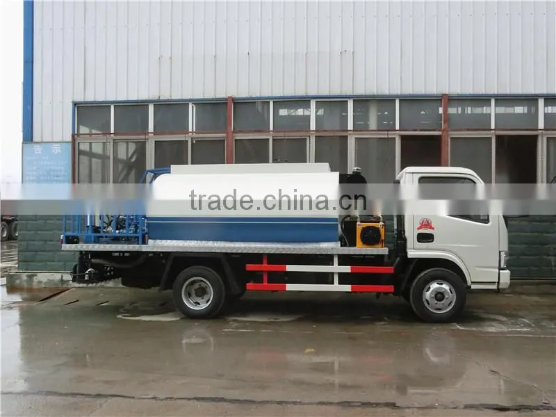 Dongfeng mini 4000liters bitumen emulsion sprayer truck for sale