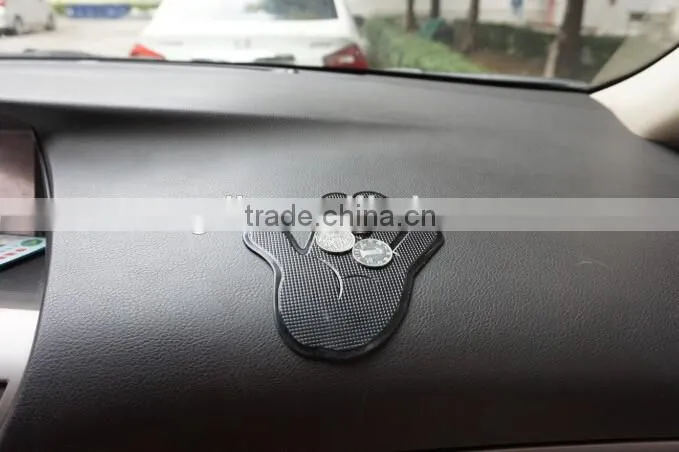 Palm shape black Mobile phone anti-slip car pad