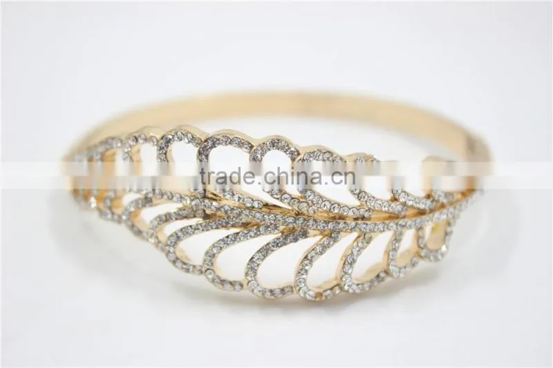 Gold Plated Fashion Design Feather Metal & White Diamond Open Cuff Bangle Bracelet For Women Gift For 2016New Intrend style