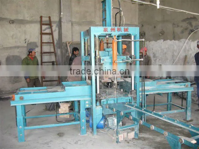 Hydraulic cement road brick making machine