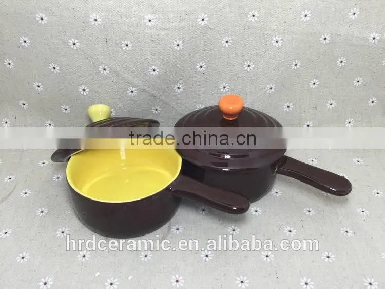 Wholesale stocked Ceramic soup bowl with silicone lid and handle