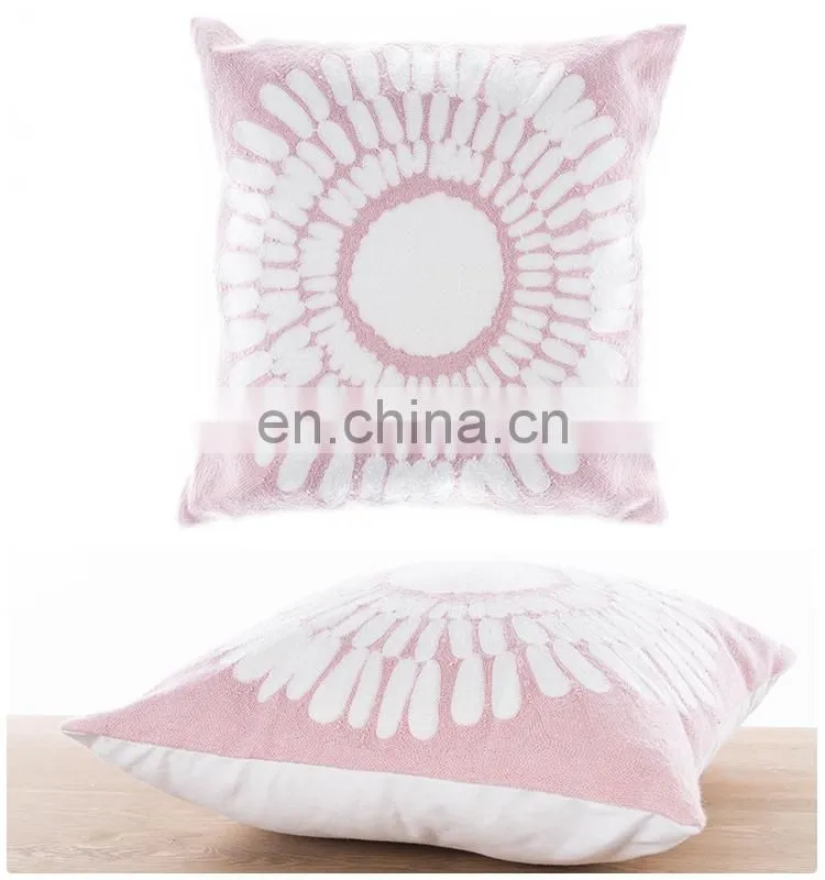 2018 High Quality Crocheted Sofa Embroidery Flower Design Pink Cushion With Invisible Zipper